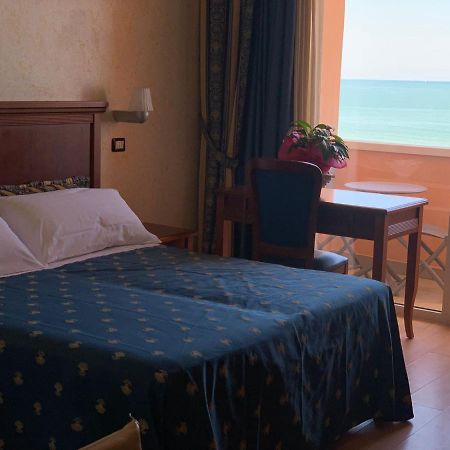 Hotel Alexander Resort Rimini Bagian luar foto