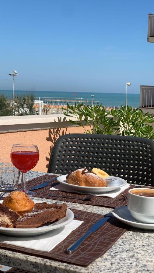 Hotel Alexander Resort Rimini Bagian luar foto