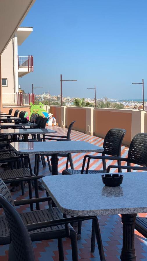 Hotel Alexander Resort Rimini Bagian luar foto