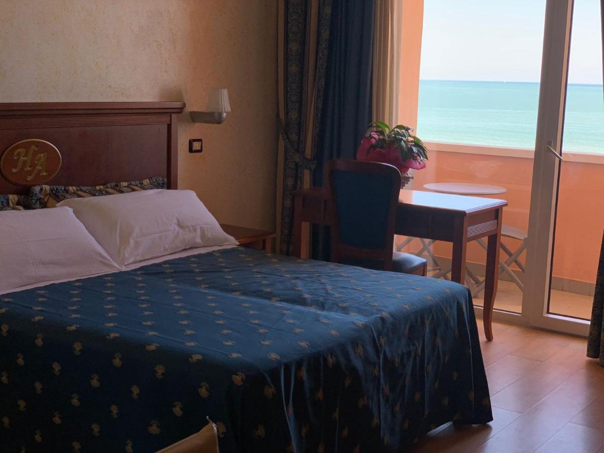 Hotel Alexander Resort Rimini Bagian luar foto
