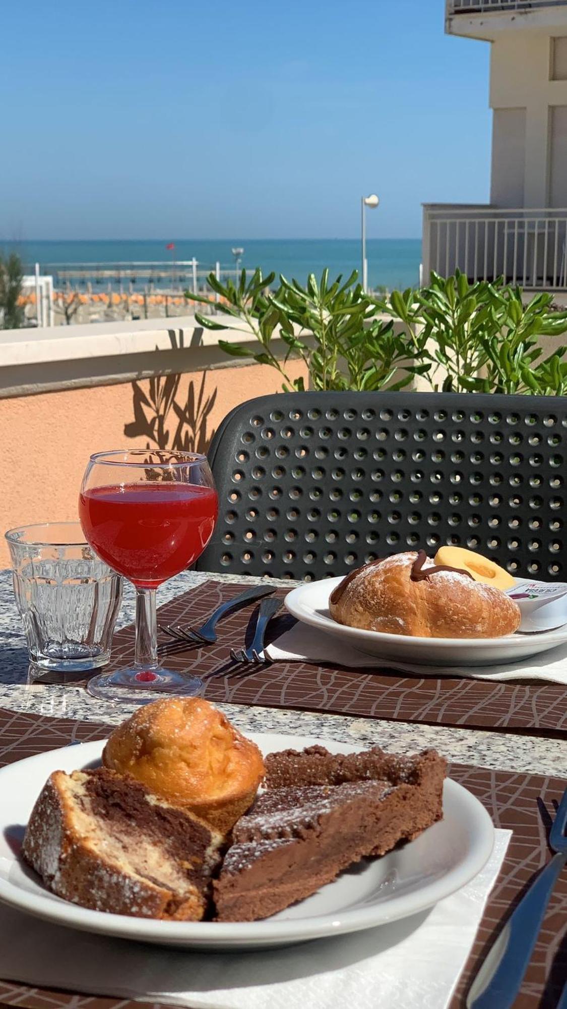 Hotel Alexander Resort Rimini Bagian luar foto