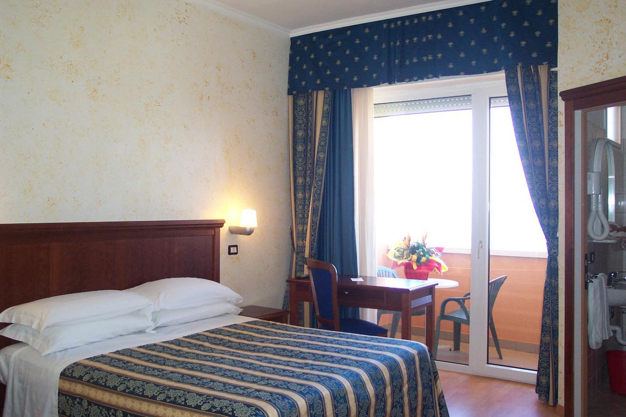 Hotel Alexander Resort Rimini Bagian luar foto