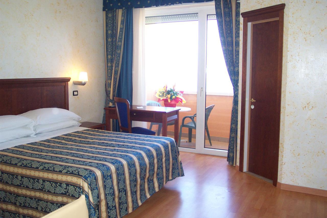 Hotel Alexander Resort Rimini Bagian luar foto