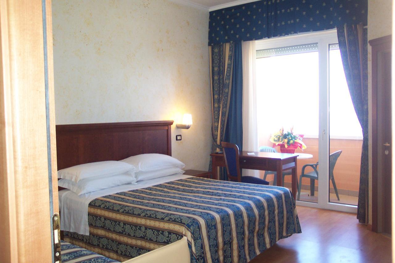 Hotel Alexander Resort Rimini Bagian luar foto