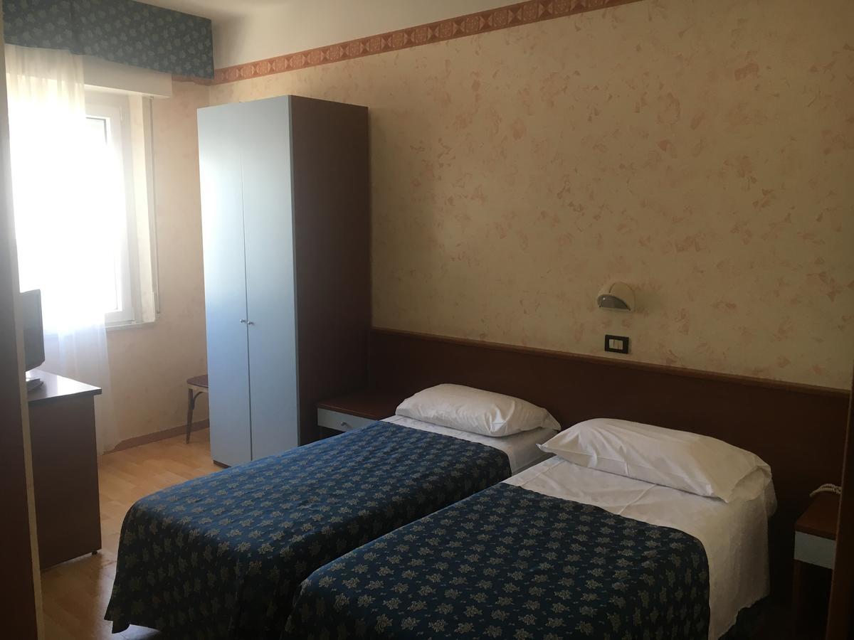 Hotel Alexander Resort Rimini Bagian luar foto
