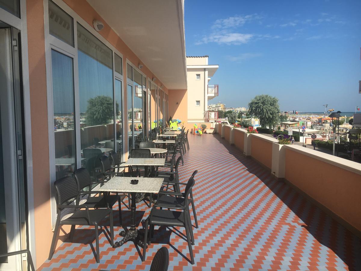 Hotel Alexander Resort Rimini Bagian luar foto