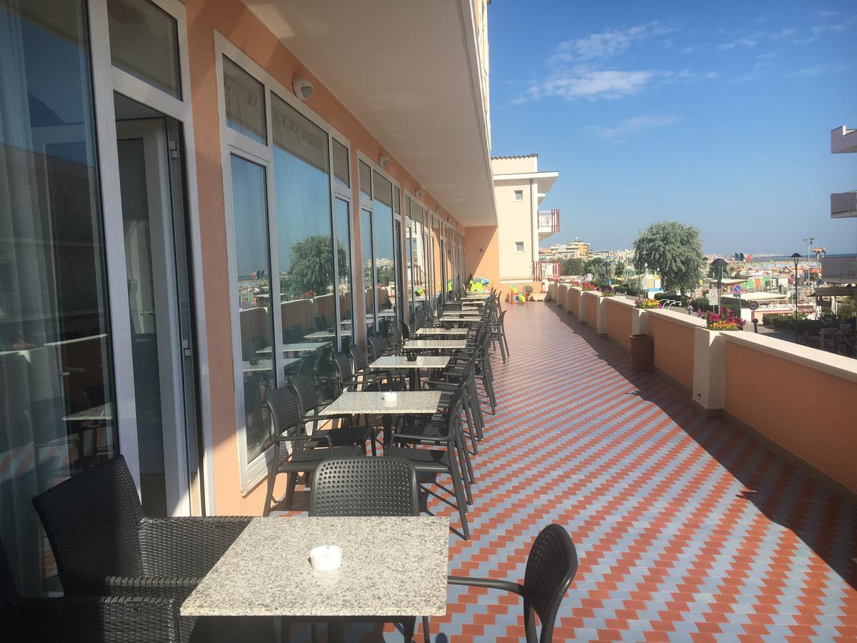 Hotel Alexander Resort Rimini Bagian luar foto