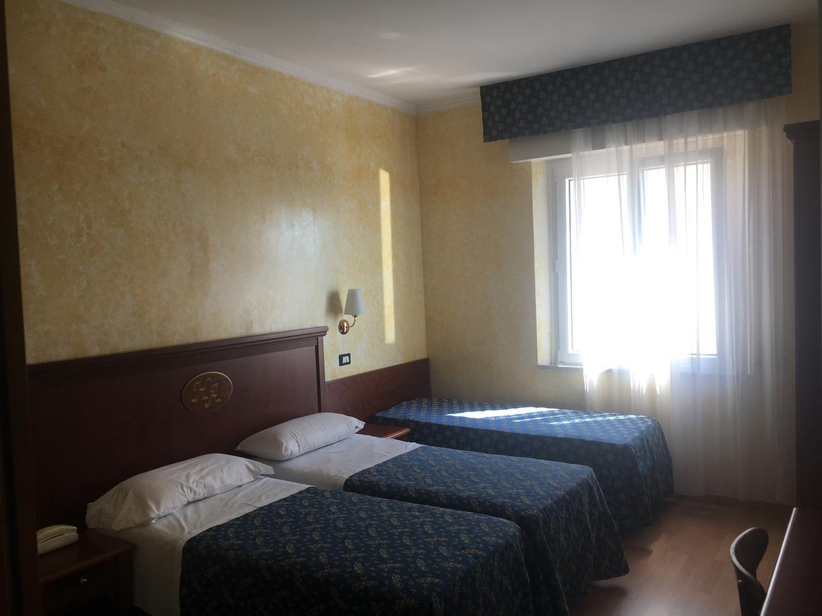 Hotel Alexander Resort Rimini Bagian luar foto